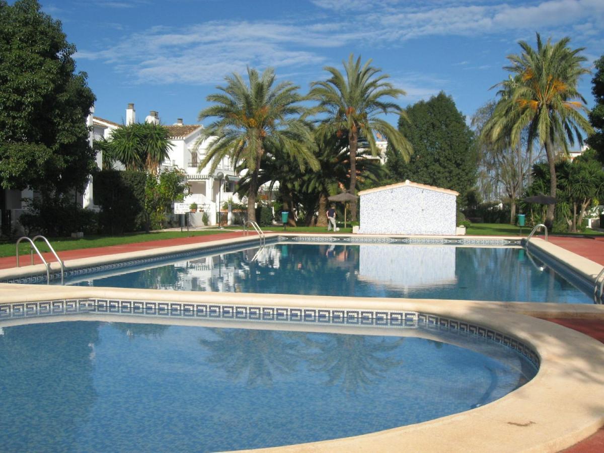 Chalet Adosado En Urbanizacion Con Precioso Jardin デニア エクステリア 写真