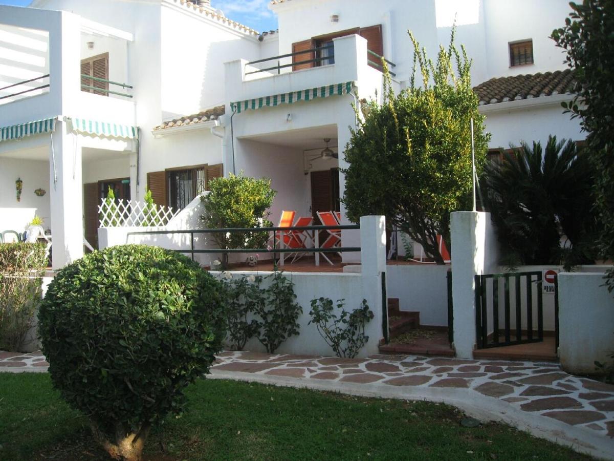 Chalet Adosado En Urbanizacion Con Precioso Jardin デニア エクステリア 写真