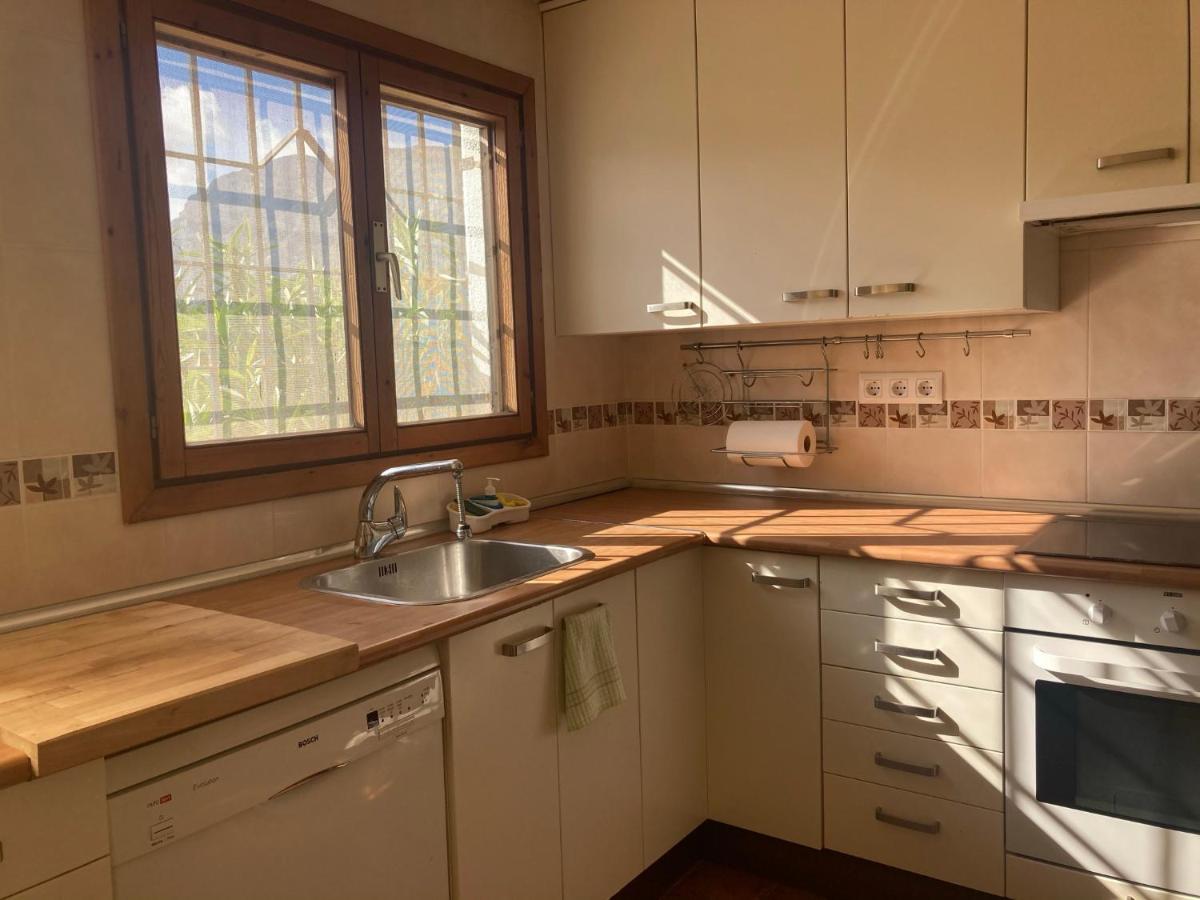 Chalet Adosado En Urbanizacion Con Precioso Jardin デニア エクステリア 写真