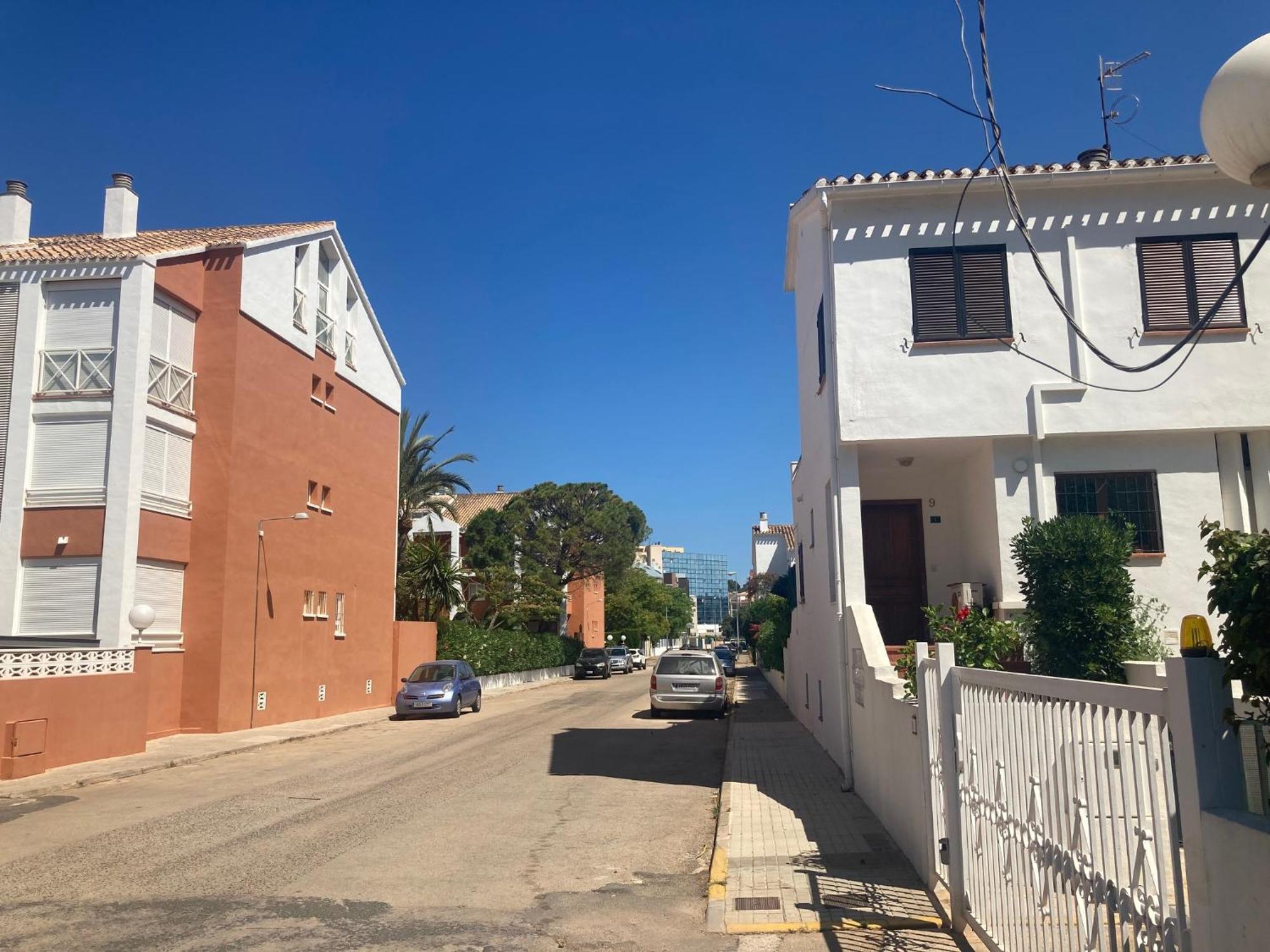 Chalet Adosado En Urbanizacion Con Precioso Jardin デニア エクステリア 写真